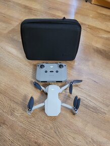 Dron DJI Mini 2 SE - 3