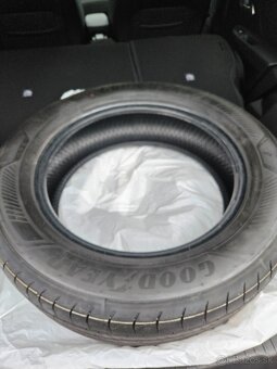 Predám 4ks nové letné pneumatiky GOODYEAR 215/60 R17 - 3