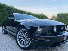 Ford Mustang GT V8 - 3