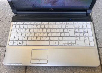 Fujitsu Lifebook / i5 2.67GHz / 8GB RAM / 240GB SSD / 15.6" - 3