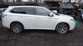 Mitsubishi Outlander III 2.0i PHEV 120kW aut. - ND - 3