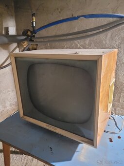 Retro televízor - 3