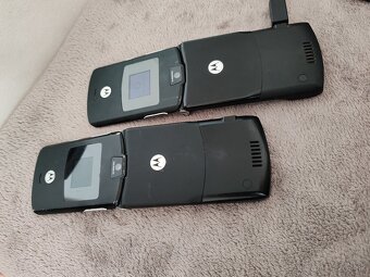 Motorola V3 - RETRO - 3