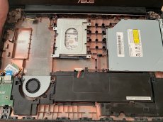 asus x553 / f533 na nahradne diely - 3