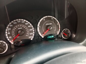 Jeep Cherokee KJ 2006 180 000km - 3