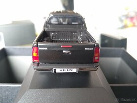 Toyota Hilux 1:43 minichamps model auta - 3