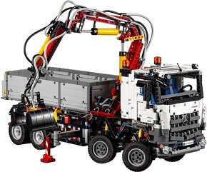 LEGO Technic 42043 - Mercedes-Benz Arocs - 3