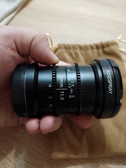 Filmový Cine objektív 12mm T1. 6 MFT - 3