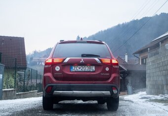 Mitsubishi Outlander 2.2 DI-D Instyle A/T - 3