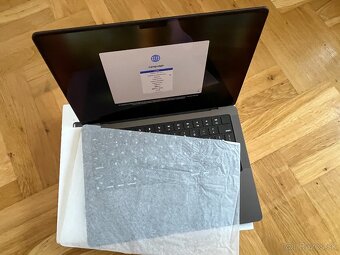 Macbook Pro 14" M4 16GB RAM 512GB SSD - 3