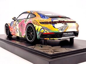 1:18 PORSCHE 911 CARRERA 4S COUPE FLOWER DESIGN - 3