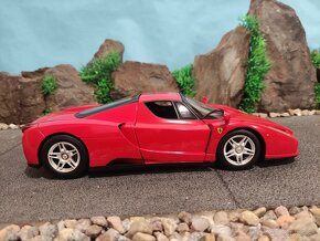 Prodám model 1:18 Ferrari enzo - 3