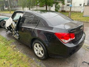 Rozpredám Chevrolet Cruze benzín diesel automat manuál - 3