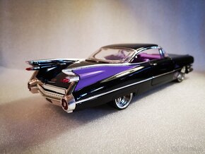 Predám model Cadillac Coupe DeVille 1959 s Catwoman - 3