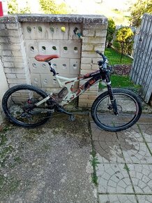 Specialized zjazdový bycikel - 3