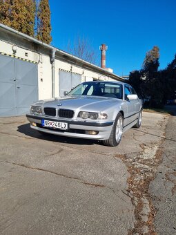 BMW 735i E38 - 3