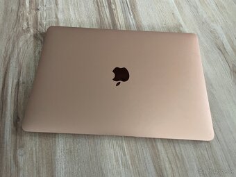 Predám APPLE MACBOOK AIR 13" 256GB (2019) ZLATÝ v krabici - 3