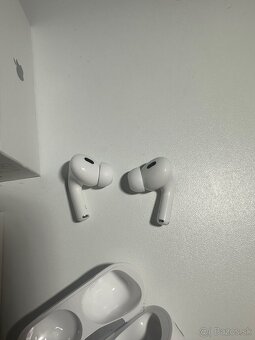 Apple AirPods (4. generácie) s aktívnym potlačením hluku - 3