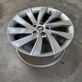 Originál ŠKODA SUPERB disky 5x112 R18 ET44 - 3