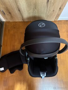 Autosedačka CYBEX Cloud T i-size a otočná baza - 3