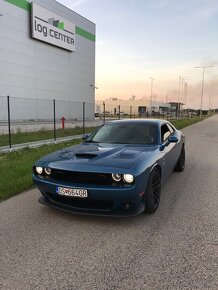 Dodge Challenger 6.4 V8 - 3