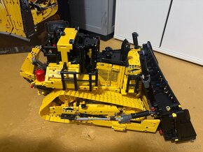 Lego Technic 42131 Buldozér Cat D11 - 3