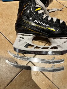 BAUER SUPREME M5 PRO VEĽKOSŤ 1,5 EE +NAHRADNE NOŽE - 3