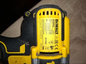 Dewalt aku vrtacka a bateria - 3