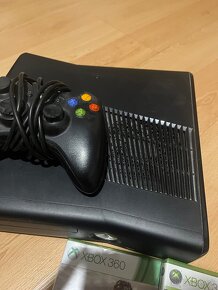 Xbox 360 + káble + 2hry + 1 ovládač - 3