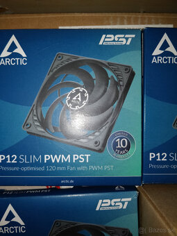 ARCTIC P12 PWM PST A-RGB 0dB a ARCTIC P12 Slim PWM PST - 3