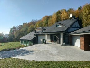 Luxusný dom v krásnej lokalite s bazénom s 3.000 m2 pozemkom - 3