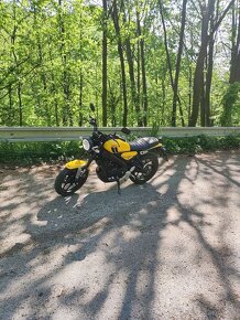 Yamaha xsr 125 - 3