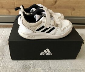 Botasky Adidas 30,5 - 3