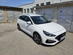 Predám Hyundai i30 combi, 1.5 DPi, r.v.2022, biela combi - 3