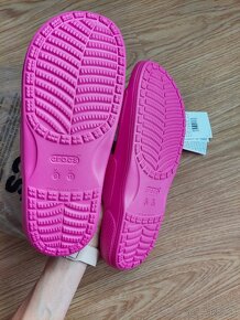 Crocs sandale ruzove 42/43 +gratis ozdoby - 3