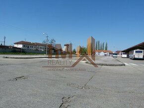 PREDAJ LUKRATÍVNY 1000M2 POZEMOK LEVICE - AUTOBUSOVÁ STANICA - 3