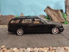 prodám model 1:18 mercedes benz e class combi - 3