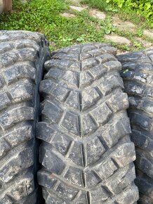 Pneu 225/75 R16 - 3