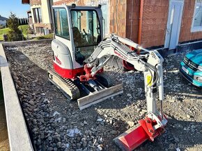 Takeuchi TB325r - 3