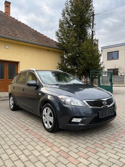 KIA Ceed Combi 1.6 CRDi = 85kW r.v 2012, Top Stav = - 3