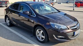 Top stav Opel Astra J 2013 Cosmo sedan 1.7 CDTi - 3