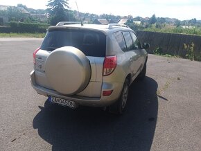 Predam.Toyotu Rav 2.2 diesel, 4/4 .r.v 2008 naj 176 tisic - 3