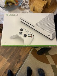 X BOX One S 1B - 3