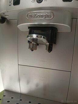 Predám kavovar Delonghi magnifica S - 3