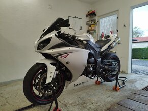 Yamaha R1 rn22 - 3