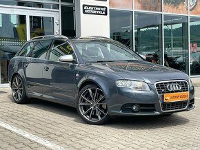 Audi S4 Avant Quattro 4.2 V8 Tiptronic - 3