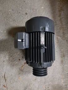 Predám el.motor na cirkulár 4kW 1440ot - 3