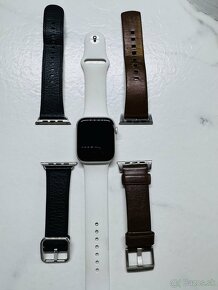 Predám Apple Watch Series 5 44mm Silver, White Sport Band - 3