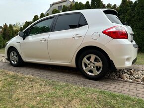 Predám toyotu auris 1,8 cvt hybrid - 3