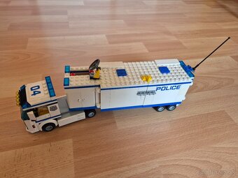 LEGO CITY 60044 Mobilná policajná stanica - 3